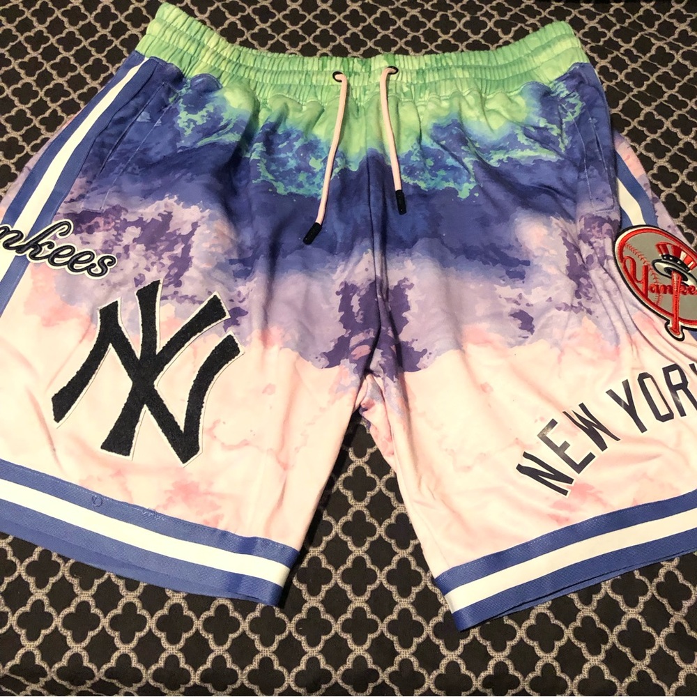 Pro Standard MLB New York Yankees Purple Pink Tie Dye Shorts Men’s Sz 3XL Z2